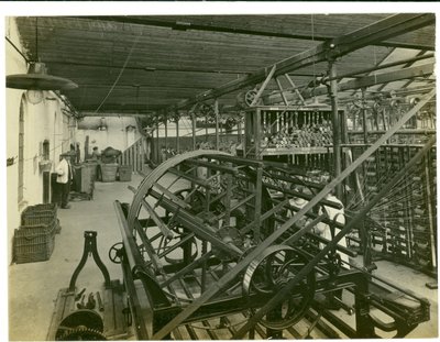 Sala de urdido, molino Long Meadow, 1923 de English Photographer